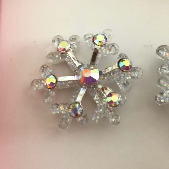 Betsey Johnson Silver Tone & Acrylic Snowflake Stud Earrings Crystal Accents NIB - Picture 7 of 11